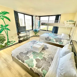 Ocean Canal Mountain View Steps From Waikiki 6person Apartment